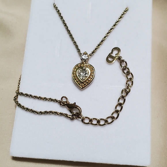 ⚜️❤️⚜️Christian Dior Gold Plated Vintage Queen 2 Crystals ❤️ Pendant - Picture 10 of 10